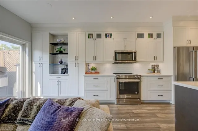 Additional image 10 of 300 RAVINEVIEW Way Unit 36