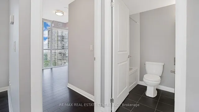 Additional image 29 of 75 Eglinton Ave Unit 902