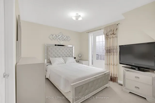 Additional image 16 of 46 Kayak Hts