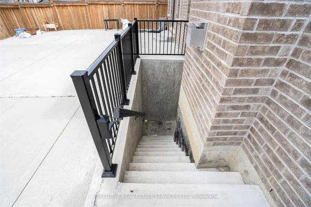 Additional image 36 of 48 Foothills Cres