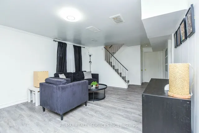 Additional image 38 of 3646 Corliss Cres