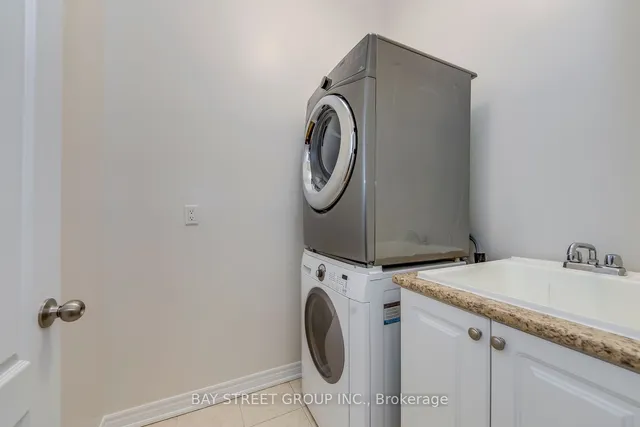 Additional image 35 of 1277 Craigleith Rd