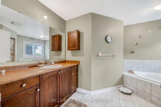 Additional image 28 of 82 Amaranth Cres