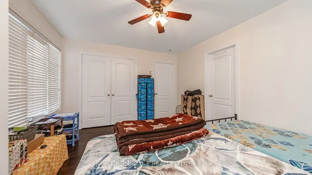 Additional image 32 of 4 FOSSIL St