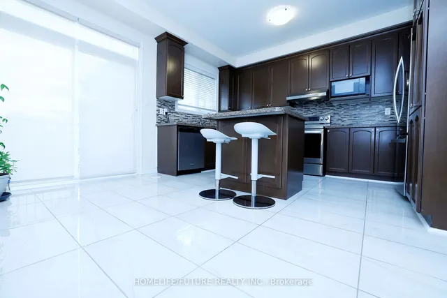 Additional image 16 of 5 Cedar Lake Cres