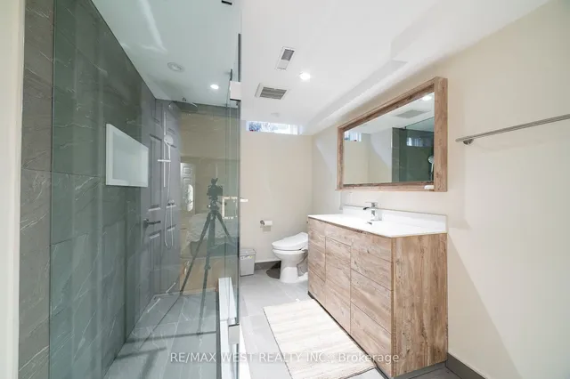 Additional image 30 of 2366 Devon Rd