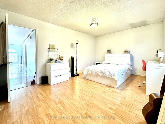 Additional image 29 of 403 Glenashton Dr