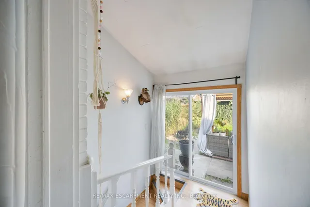 Additional image 18 of 689 Dovercourt Rd