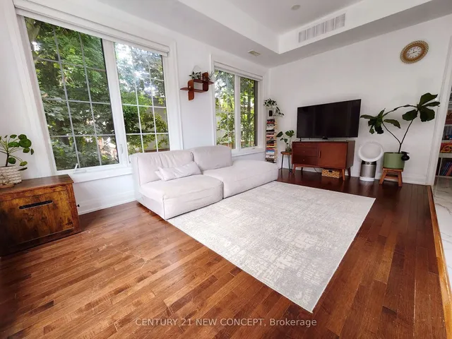 Additional image 3 of 960 Bloor St Unit 206