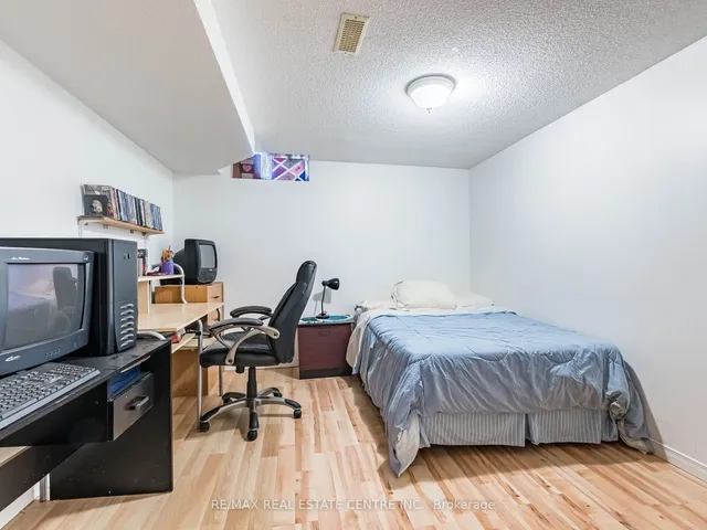 Additional image 35 of 433 Silverthorne Cres