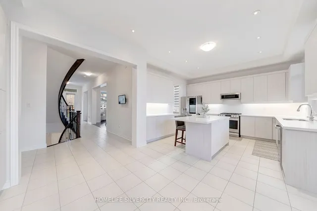 Additional image 5 of 398 Spyglass Green