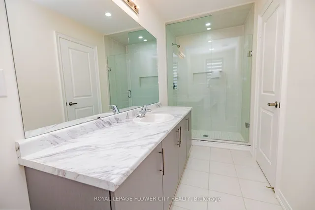 Additional image 27 of 38 Queenpost Dr