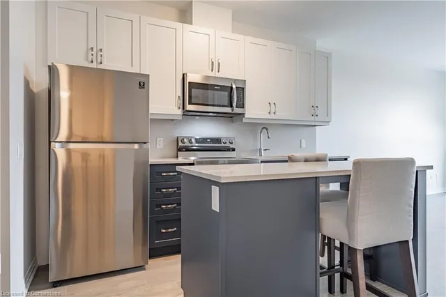 Additional image 13 of 95 Dundas Street West St Unit 310