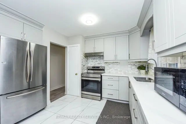 Additional image 9 of 3646 Corliss Cres