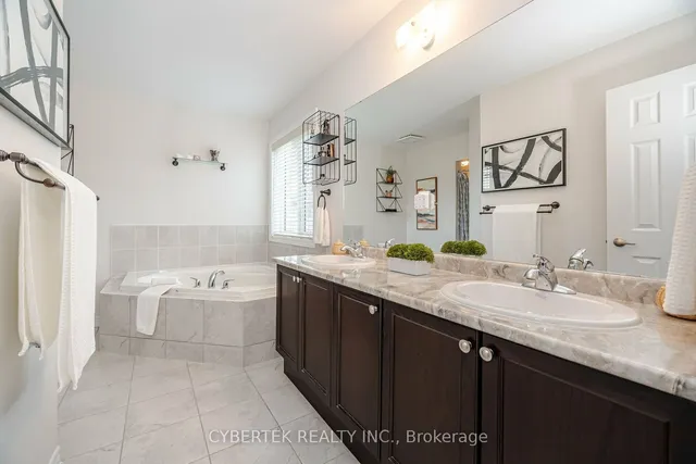 Additional image 25 of 8 Tetra Crt