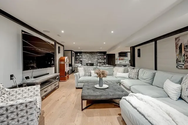 Additional image 34 of 136 Avondale Crt