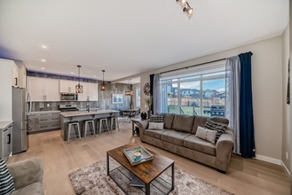 Additional image 3 of 245 Precedence View