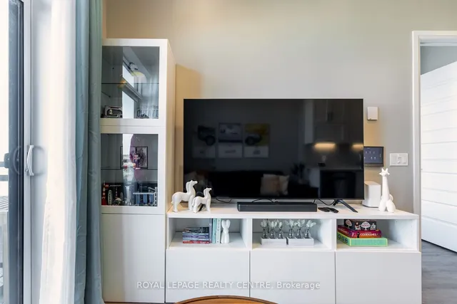 Additional image 15 of 95 Dundas St Unit 612