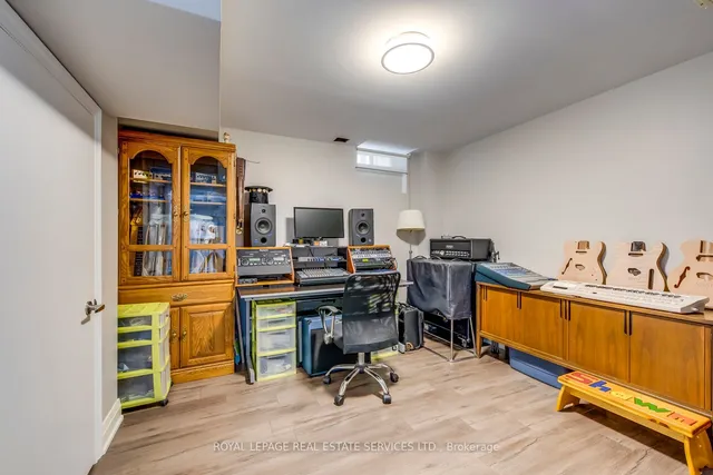 Additional image 36 of 2484 Logan Ave