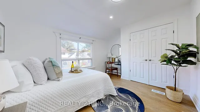 Additional image 17 of 92 King Edward Ave