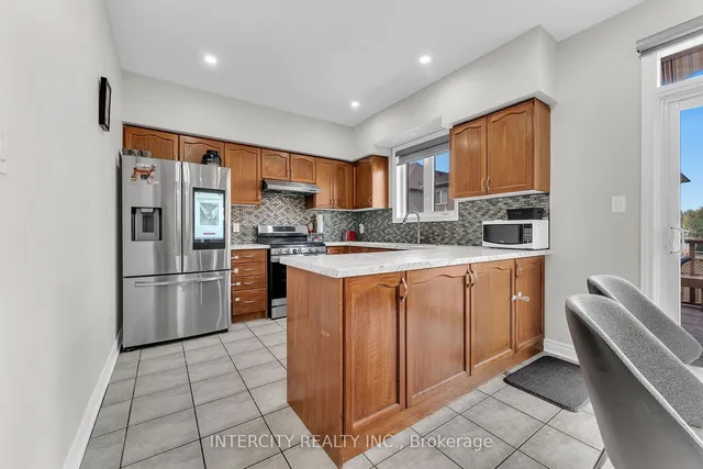 Additional image 15 of 7 Pika Tr