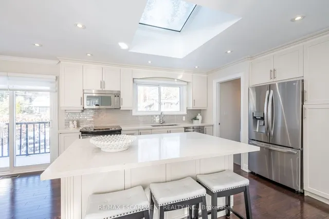 Additional image 10 of 5247 SPRUCE Ave