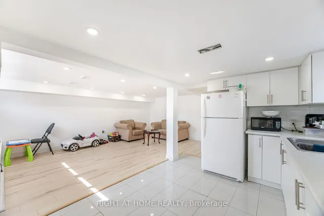 Additional image 25 of 78 Sanford Cres