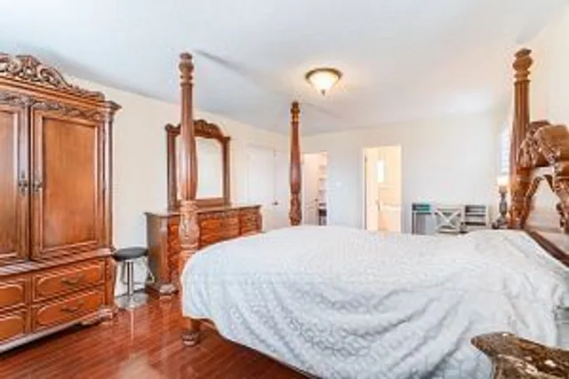 Additional image 22 of 292 Laurentian Ave