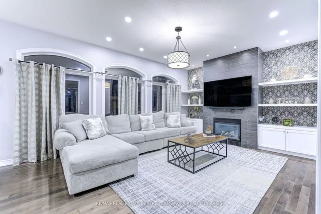 Additional image 10 of 17 Junetown Circ