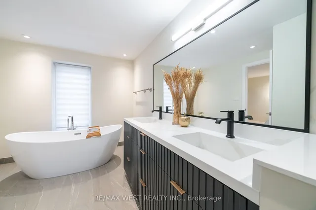 Additional image 19 of 2366 Devon Rd