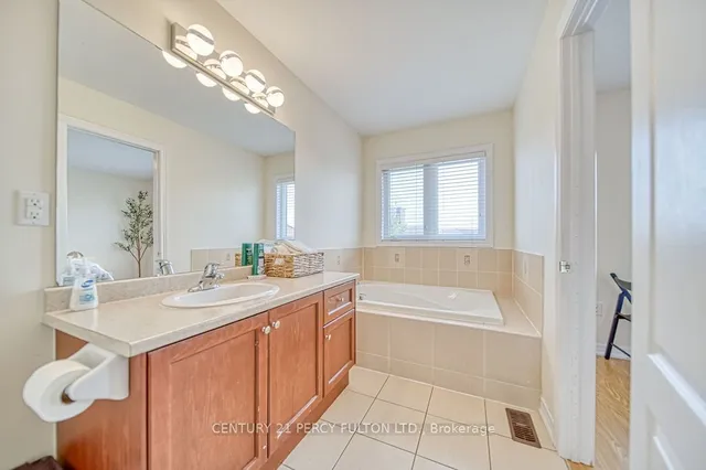 Additional image 25 of 142 Sea Drifter Cres