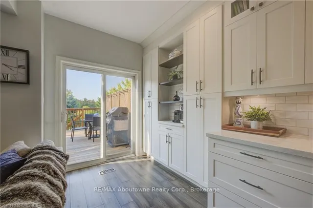 Additional image 12 of 300 RAVINEVIEW Way Unit 36