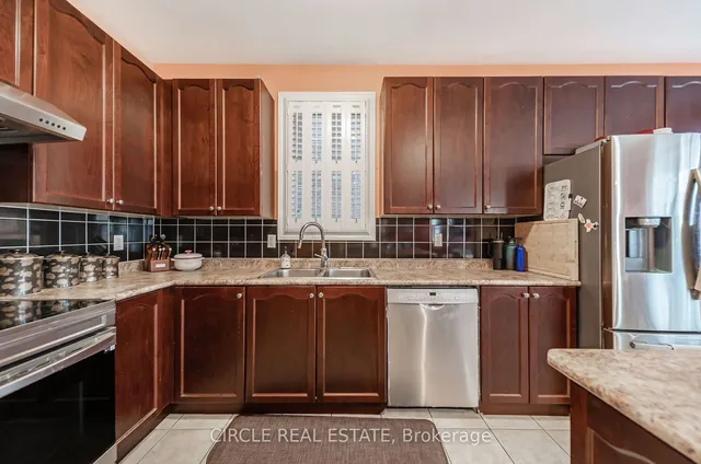 Additional image 9 of 82 Amaranth Cres