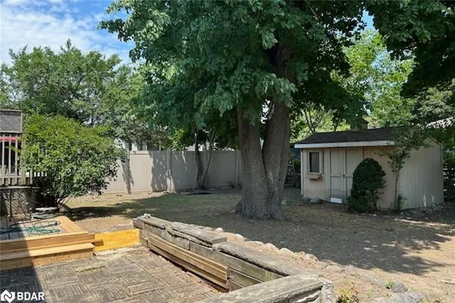 Additional image 34 of 32 Coniston Ave