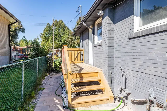 Additional image 35 of 59 Hollyhedge Dr