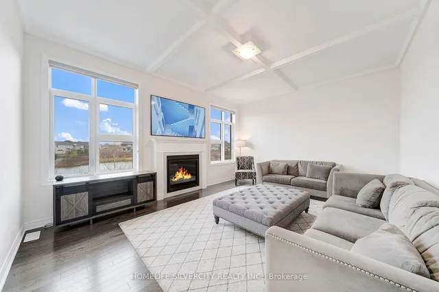 Additional image 8 of 398 Spyglass Green