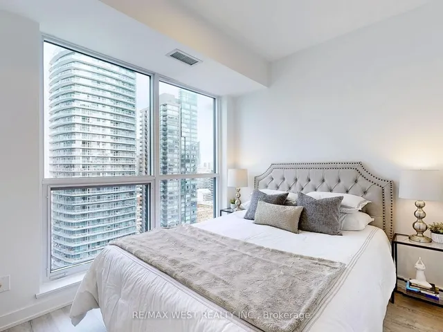 Additional image 9 of 327 King St Unit 3106