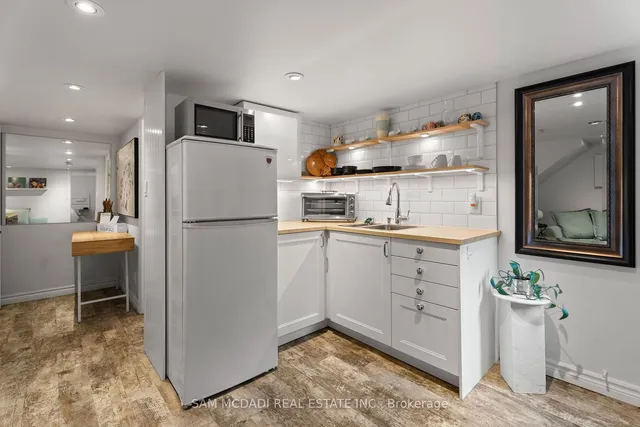 Additional image 29 of 951 Dundas St