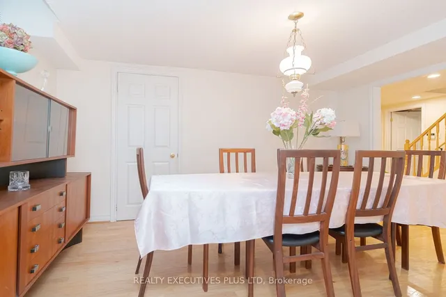 Additional image 27 of 8 Lombardy Cres