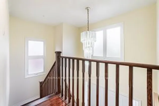 Additional image 20 of 292 Laurentian Ave