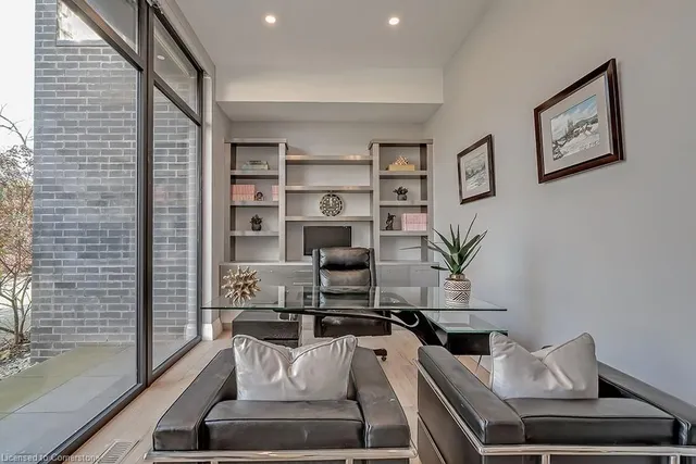 Additional image 16 of 136 Avondale Crt