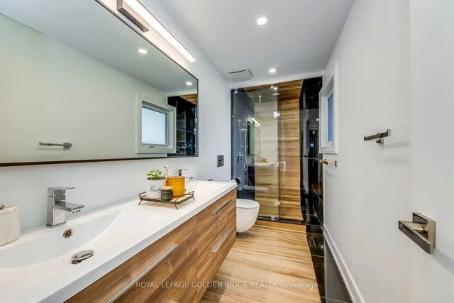 Additional image 11 of 2220 Elmhurst Ave