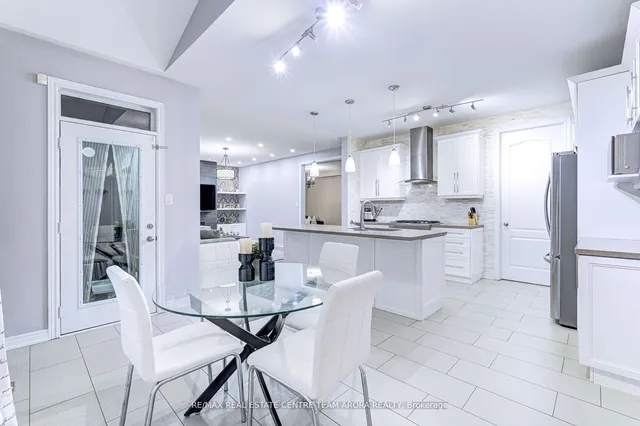 Additional image 19 of 17 Junetown Circ