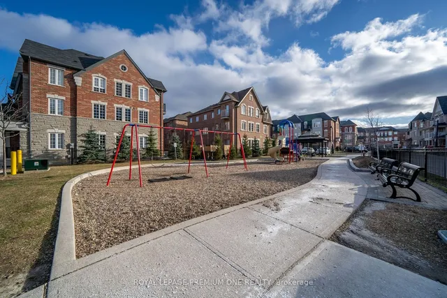 Additional image 23 of 46 Kayak Hts