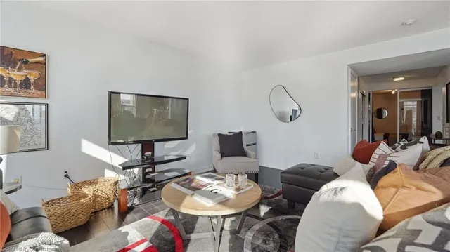 Additional image 7 of 10 Capreol Crt Unit 612