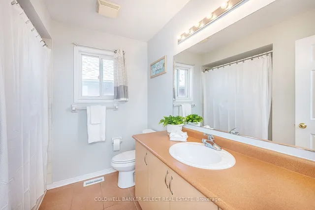 Additional image 17 of 17 Roxton Cres