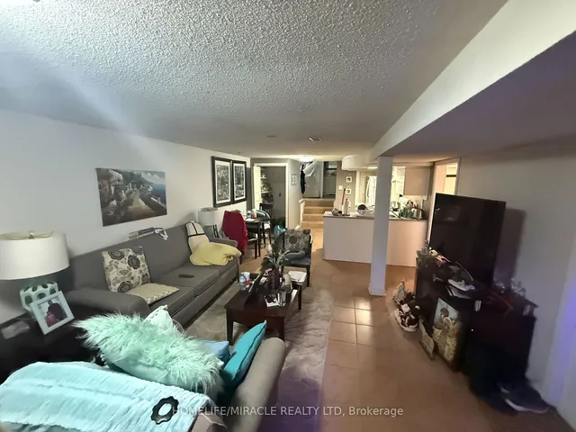 Additional image 7 of 3444 Laddie Cres