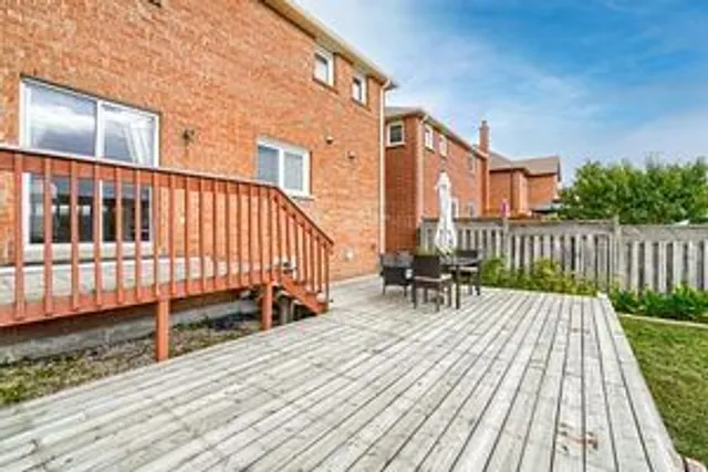 Additional image 39 of 292 Laurentian Ave