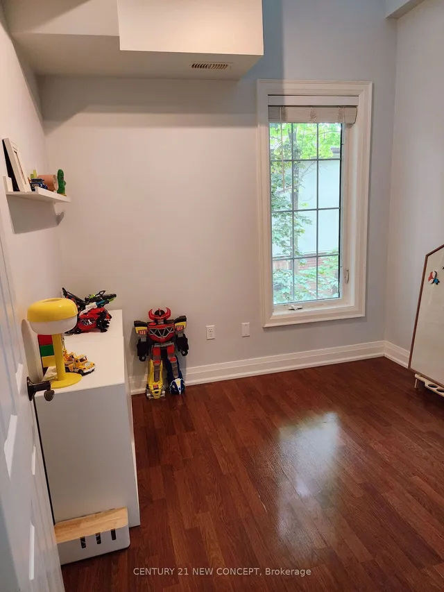 Additional image 11 of 960 Bloor St Unit 206