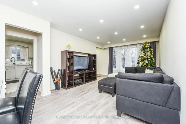 Additional image 14 of 3646 Corliss Cres